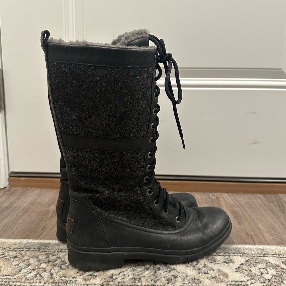 UGG Elvia Tall Boots Size 10 Women’s Great Condition Black Wool Lined Rubber - Picture 6 of 9